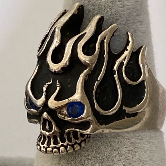 925 sterling silver flame skull ring with blue cz - Picture 2 of 6